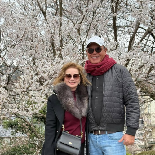 Aniversariante de maio Rogério Caetano e Elaine de férias no Japão