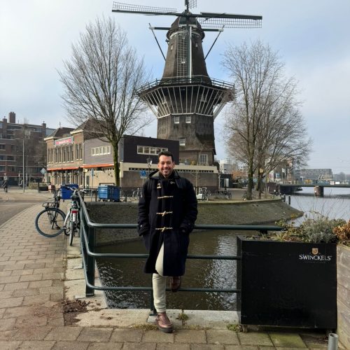 Thiago Oliveira une conhecimento e lazer em viagem pela Inglaterra, Escócia e Holanda.