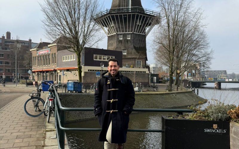 Thiago Oliveira une conhecimento e lazer em viagem pela Inglaterra, Escócia e Holanda.